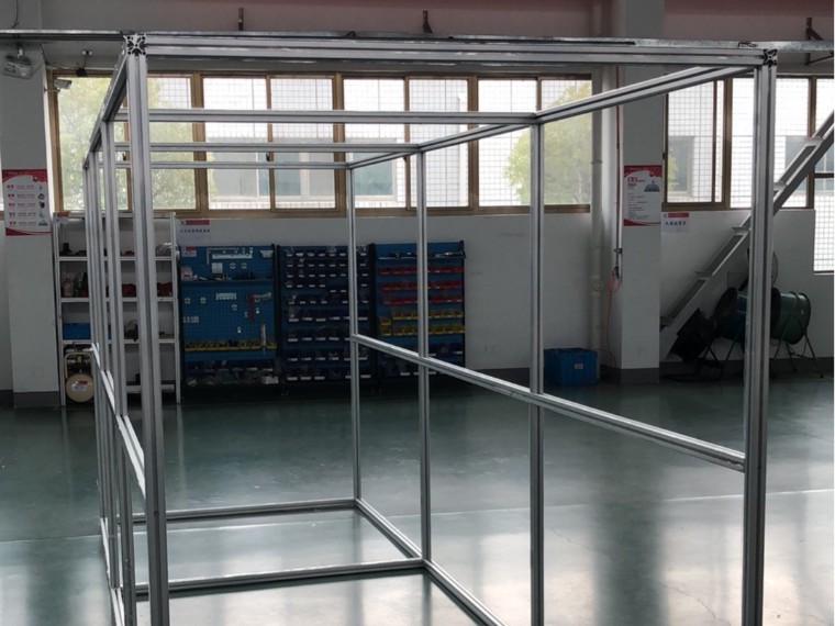 澳宏為您解答：用工業(yè)鋁型材搭建無塵室潔凈棚隔斷需要用到哪些配件？