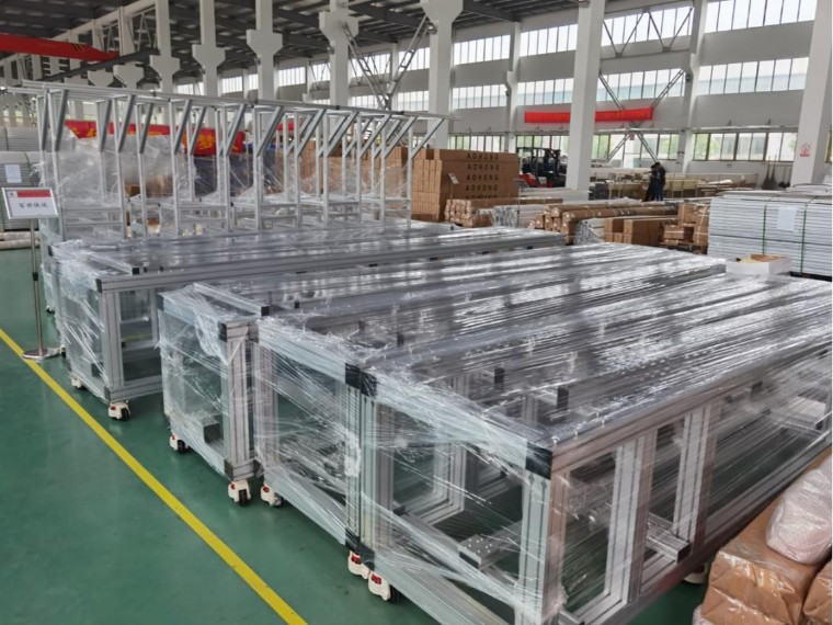 為什么工廠設(shè)備機(jī)架都紛紛改用鋁型材機(jī)架？